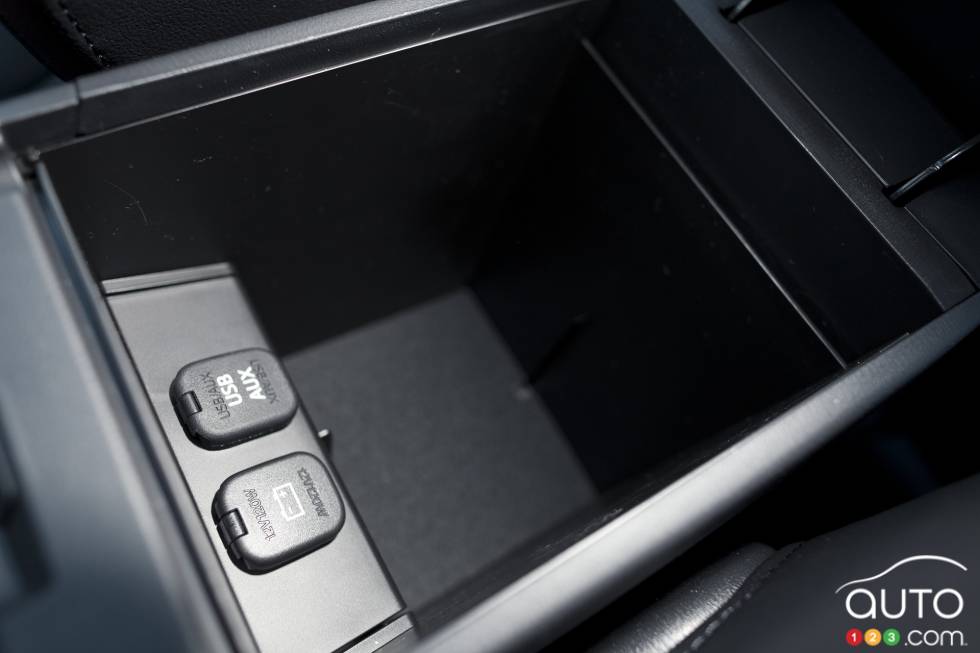 Centre console storage with power outlets