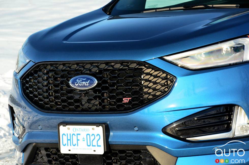 2019 Ford Edge ST pictures | Auto123