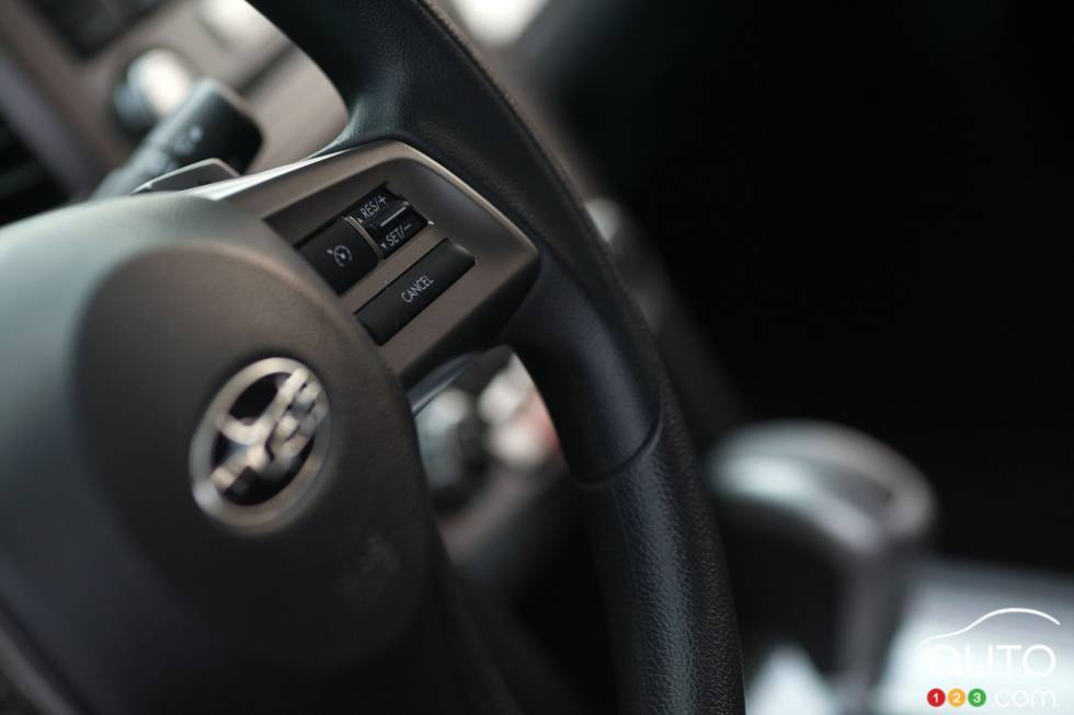 Commandes du régulateur de vitesse montées au volant