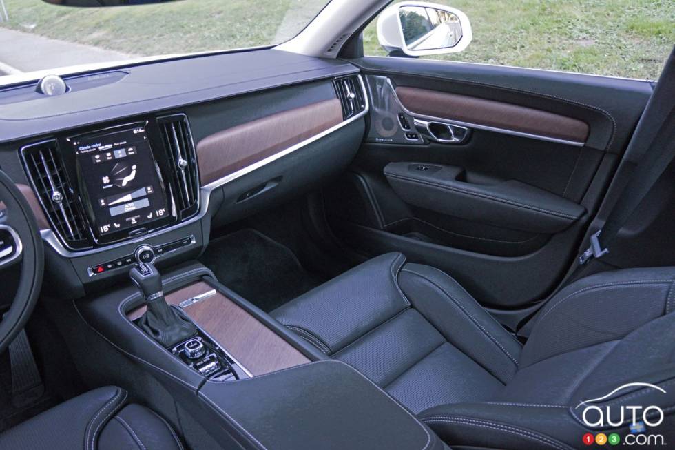 Front passenger space                               