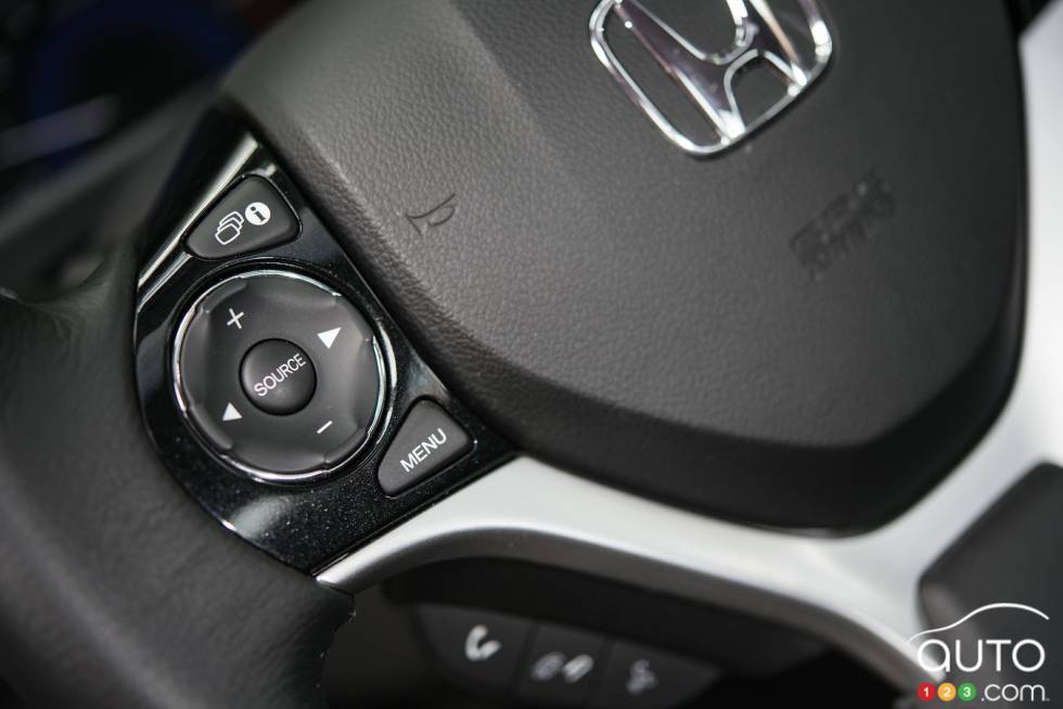 2015 Honda Civic Touring steering wheel mounted audio controls