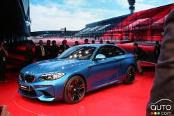 2016 BMW M2 front 3/4 view