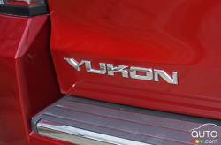 2016 GMC Yukon Denali model badge