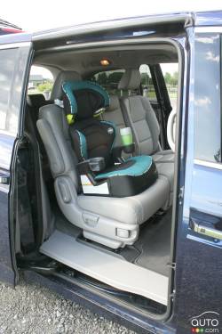 2016 Honda Odyssey Touring second row seats