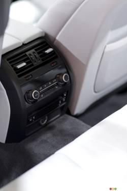 Rear centre console