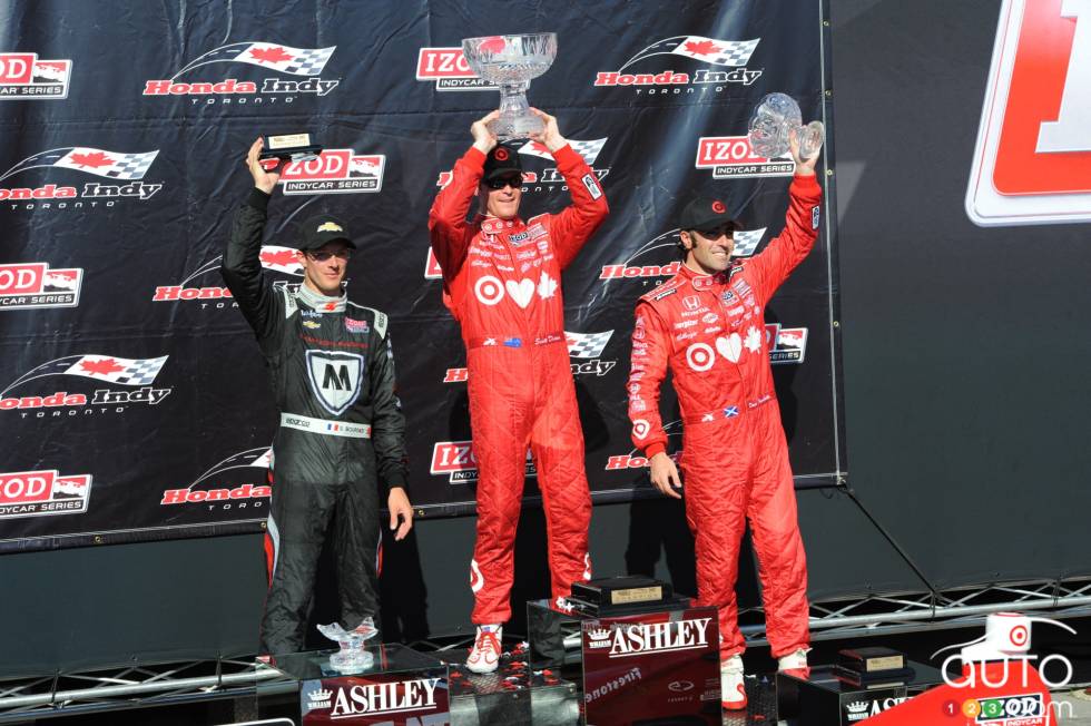 Sebastien Bourdais, Dragon Racing, Scott Dixon, Target Chip Ganassi Racing and Dario Franchitti, Target Chip Ganassi Racing during podium ceremony of race 1