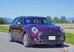 Vue 3/4 avant de la MINI Cooper S Clubman 2016