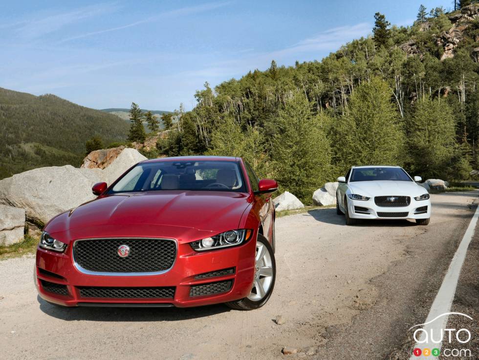 2017 Jaguar XE front grille