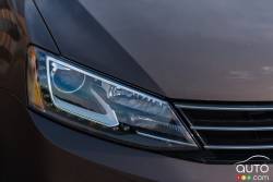 2015 Volkswagen Jetta TDI headlight