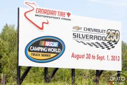 Affiche qui announce la venue de la série NASCAR Camping World Truck pour la première fois