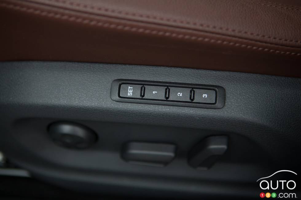 Driver's seat controls with memory