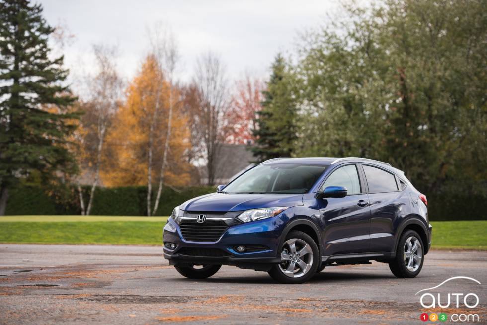 Vue 3/4 avant de la Honda HR-V EX-L Navi 2016