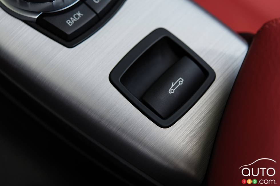 2015 BMW 228i xDrive Cabriolet roof control