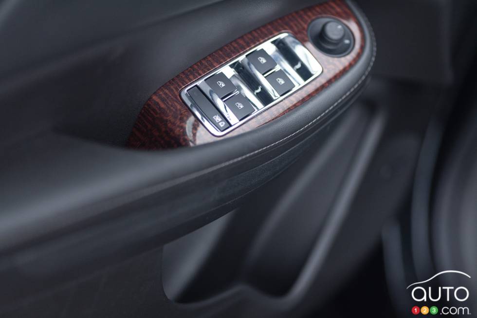 Power windows controls