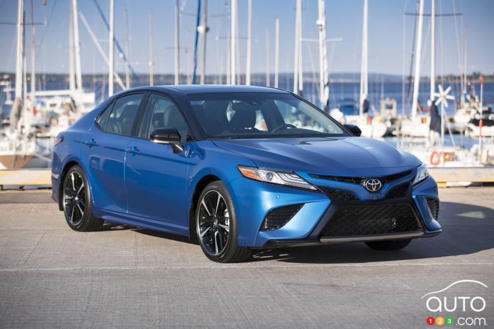 Vue 3/4 avant de la  Toyota Camry XSE V6 2018