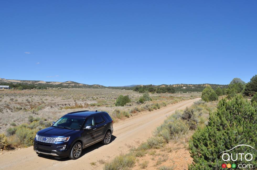 2016 Ford Explorer Platinum top view