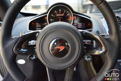 2015 McLaren 650S steering wheel