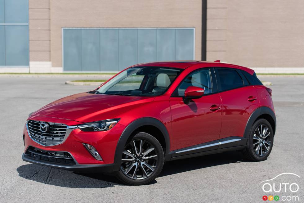 Vue 3/4 avant de la Mazda CX-3 GT 2016