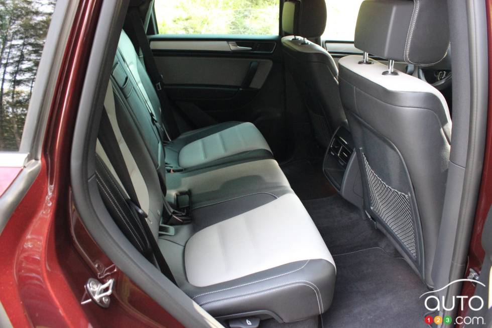 2017 Volkswagen Touareg Wolfsburg rear seats