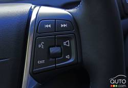 2016 Volvo V60 T5 steering wheel mounted audio controls