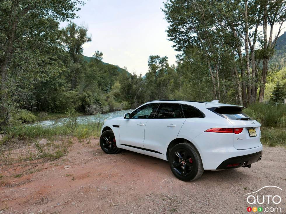 2017 Jaguar F-Pace rear 3/4 view