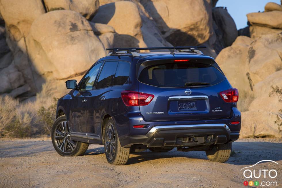 2017 Nissan Pathfinder rear 3/4 view