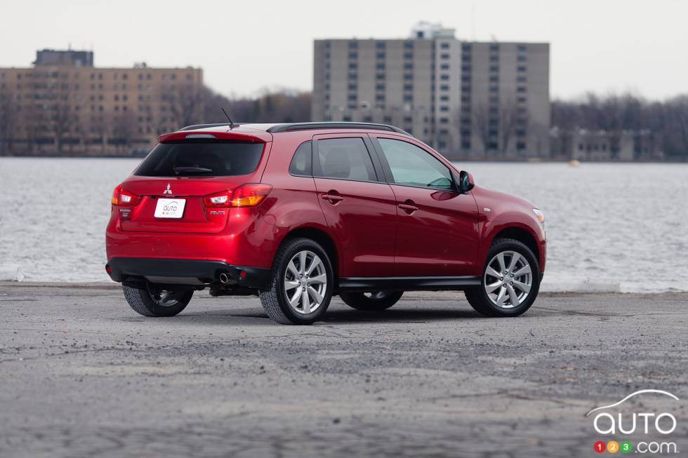 Vue 3/4 arrière droit éloignée