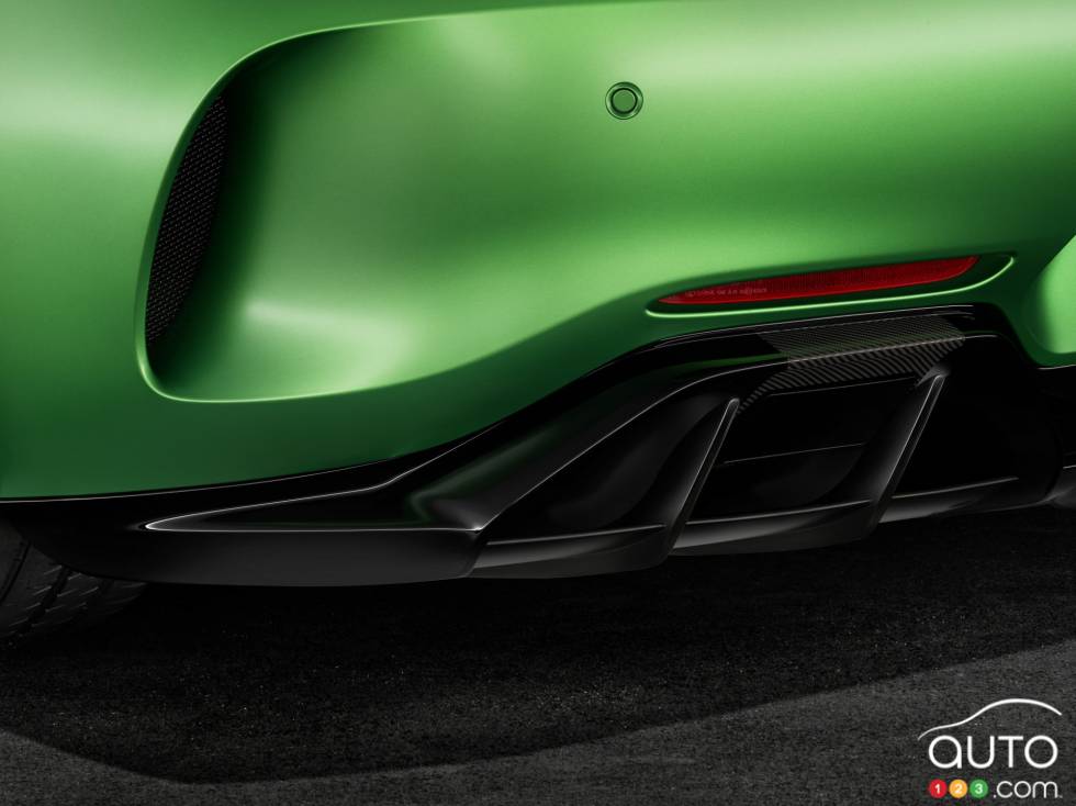 2017 Mercedes-AMG GT R rear valance
