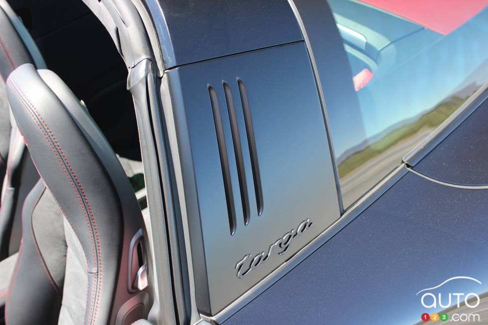 Vue de profil avec logo