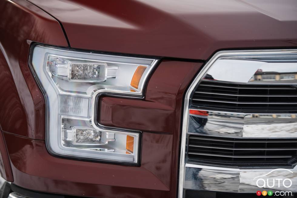 Phare avant du Ford F-150 Lariat FX4 4x4 2016