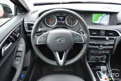 2017 Infiniti QX30 steering wheel
