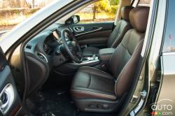2016 Infiniti QX 60 front seats