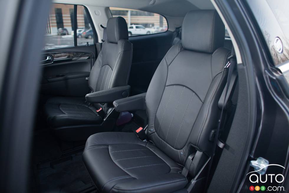 Second-row bucket seats