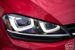 2016 Volkswagen Golf R headlight