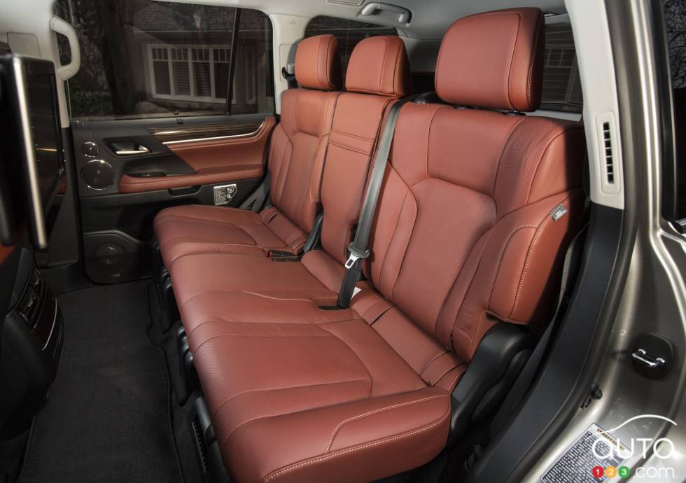 2016 Lexus LX 570 rear seats