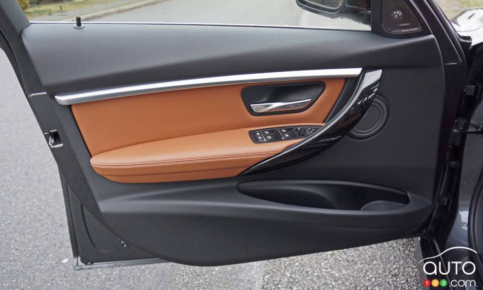 2016 BMW 340i xDrive door panel