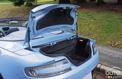 Rear open trunk                               