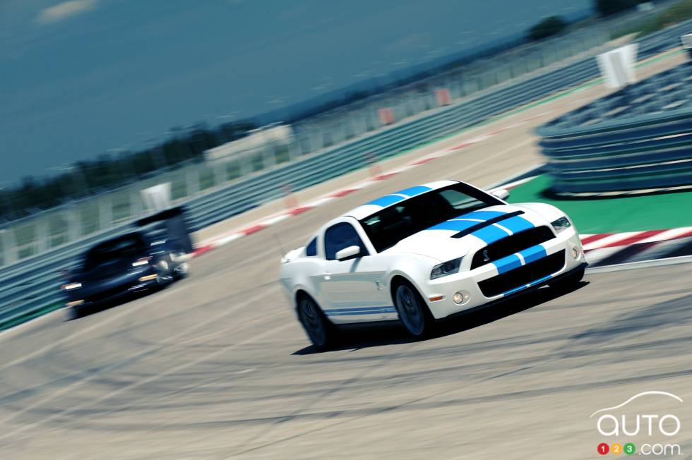 La Ford Mustang Shelby GT500 pendant l'essai comparatif des supervoitures 2010