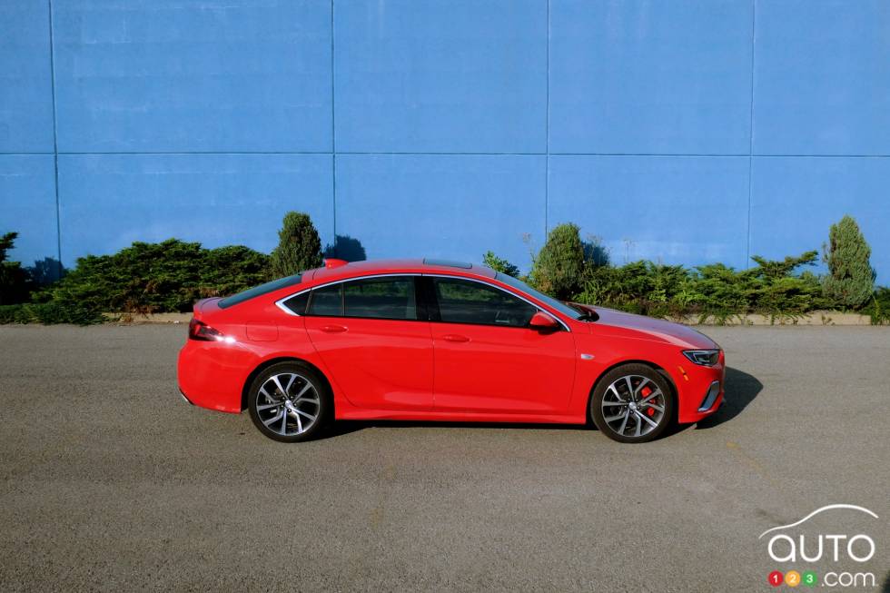 Photos of the 2018 Buick Regal Sportback GS