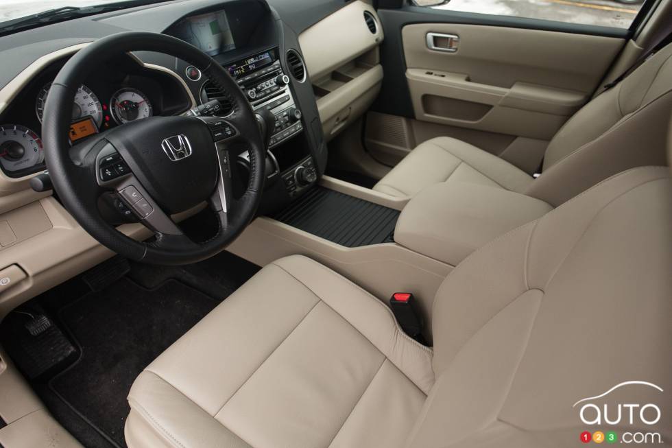 Tableau de bord et sièges avant