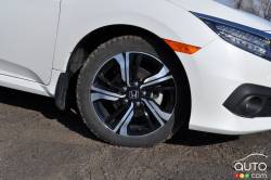 2016 Honda Civic Touring wheel