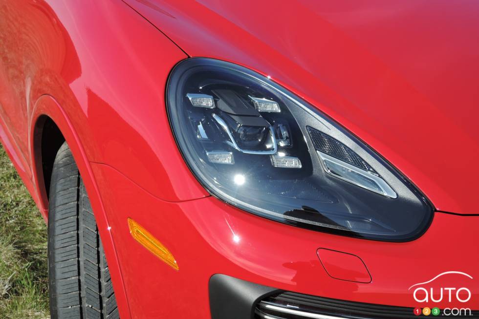 Front headlight of the Cayenne