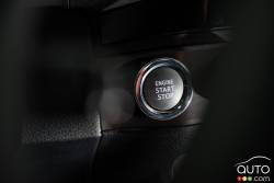 Bouton de démarrage et arrêt du moteur du Toyota Tacoma V6 TRD 2016