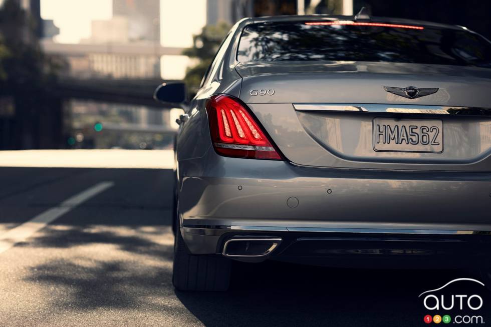 2017 Genesis G90 tail light
