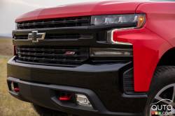 2019 Chevrolet Silverado LT Trail Boss bumper and front headlight