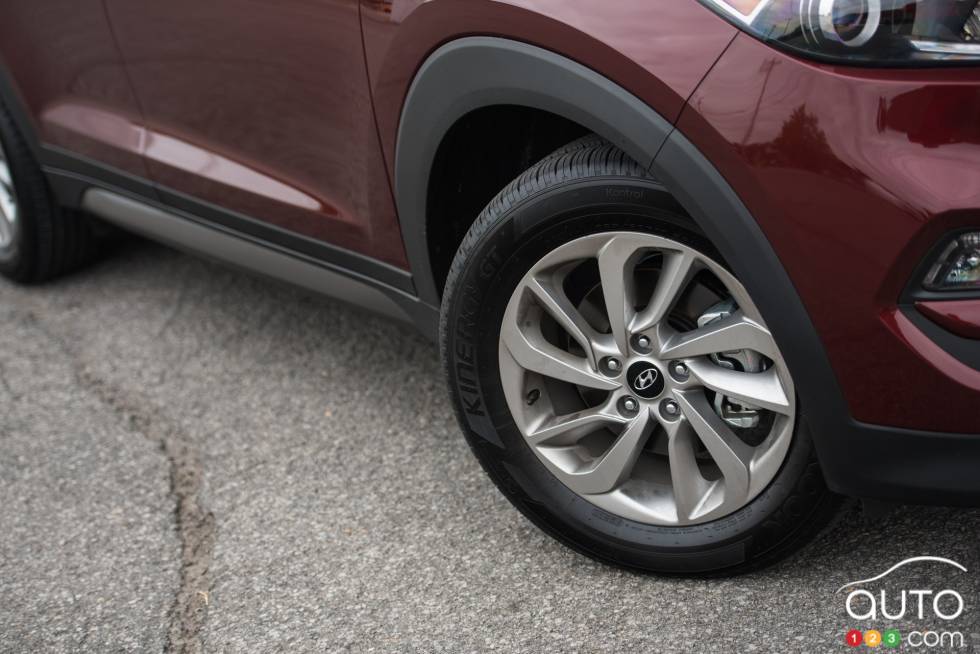 2016 Hyundai Tucson wheel