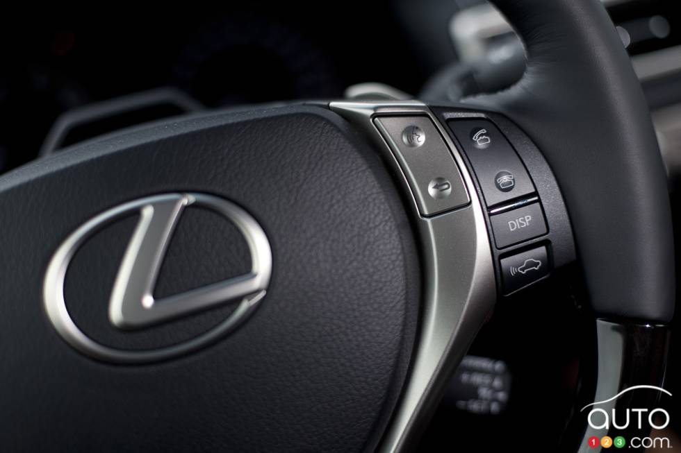 Steering wheel-mounted Bluetooth controls