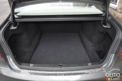 BMW 750Li xDrive 2016 espace de chargement