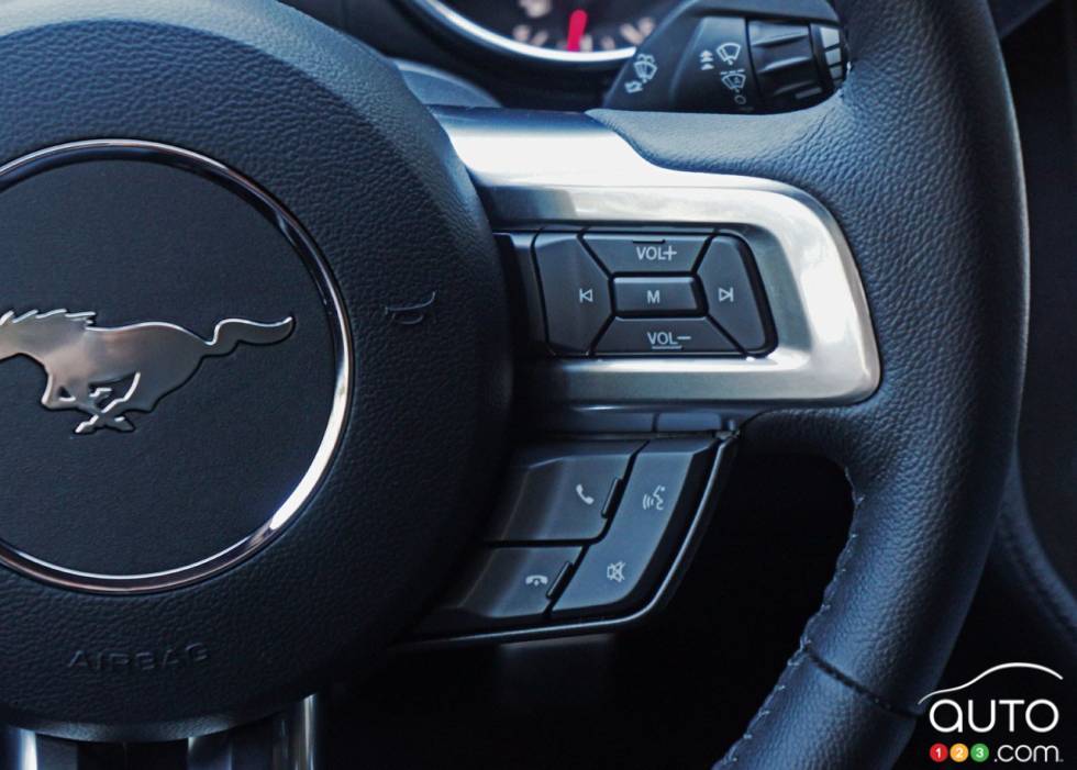 Commande pour audio au volant de la Ford Mustang GT 2016