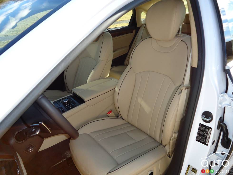 2016 Hyundai Genesis 5.0L Ultimate front seats